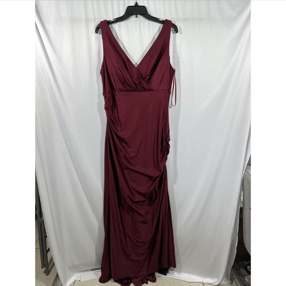 NEW‎ $360 La Femme Curve [ 16 ] Satin V Neck Trumpet Gown in Dark Berry - Picture 6 of 13